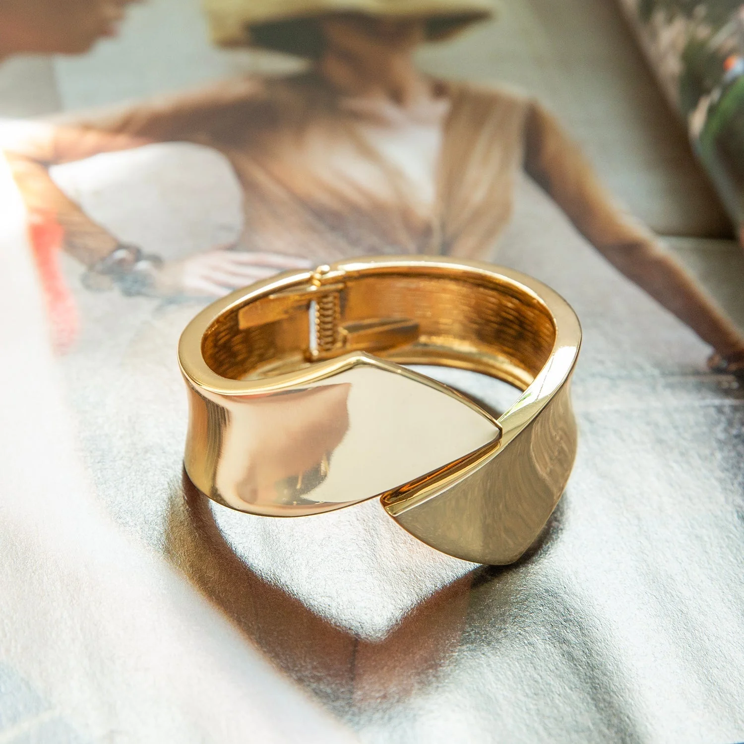 the Alexandra overlap cuff - Image 6